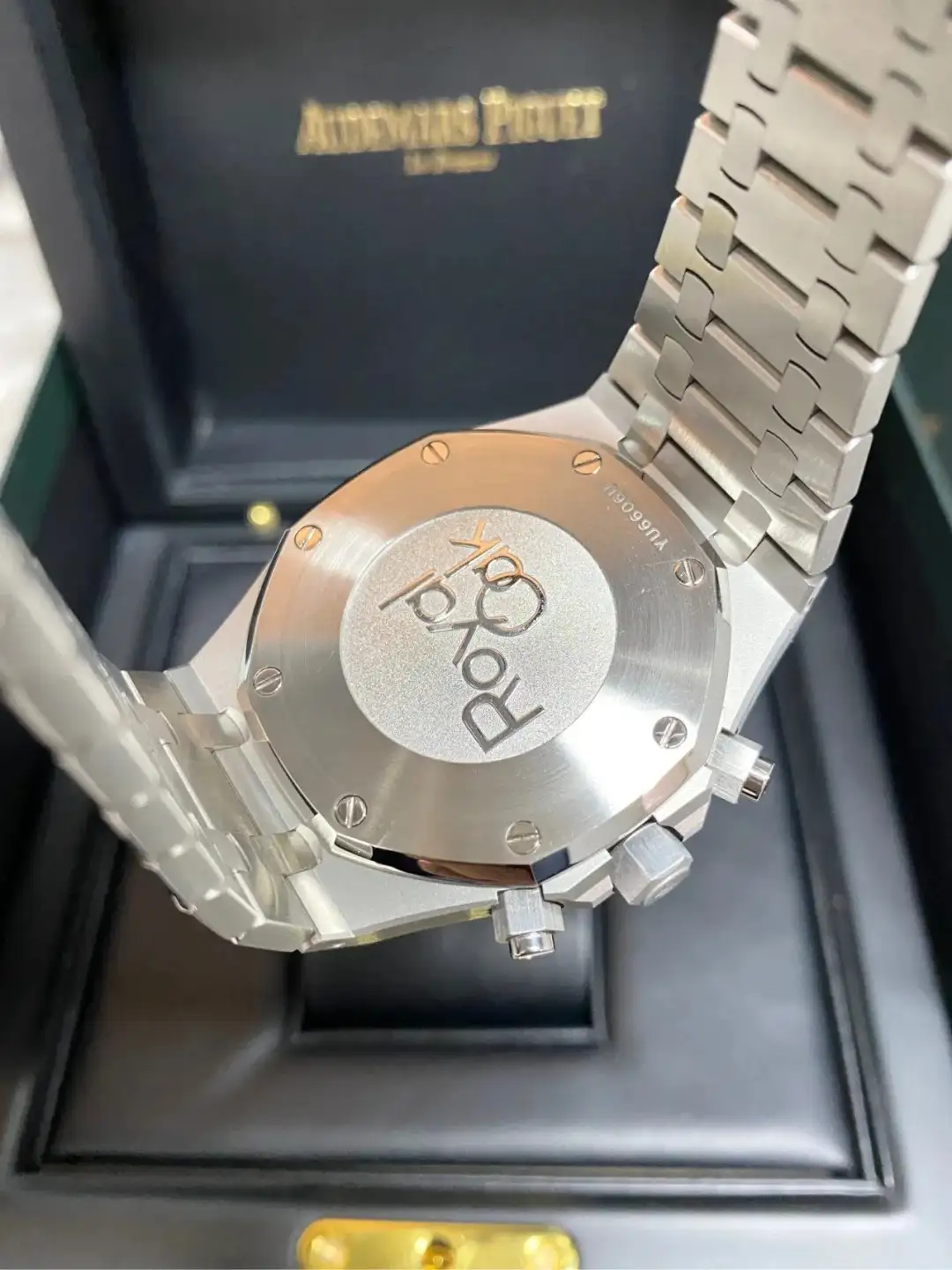 Audemars Piguet Royal Oak Selfwinding Chronograph Silver 26331ST.OO.1220ST.03 - gallery
