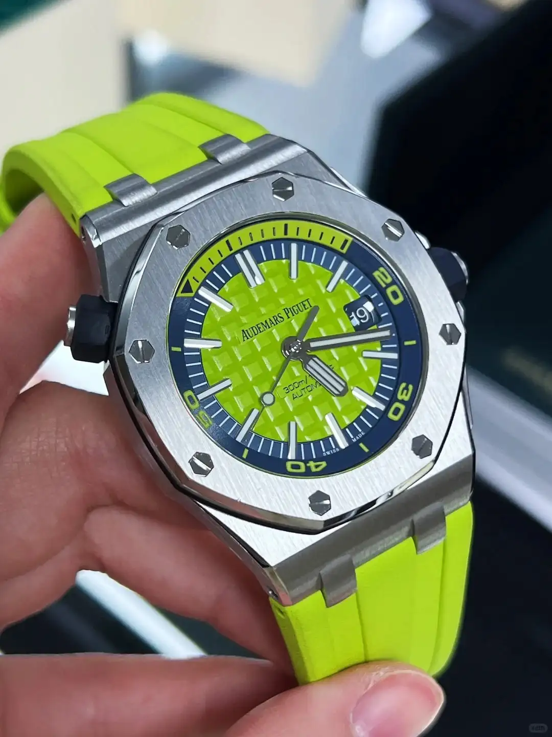Audemars Piguet Royal Oak Offshore Diver Chronograph Green 26703ST.OO.A038CA.01 - gallery