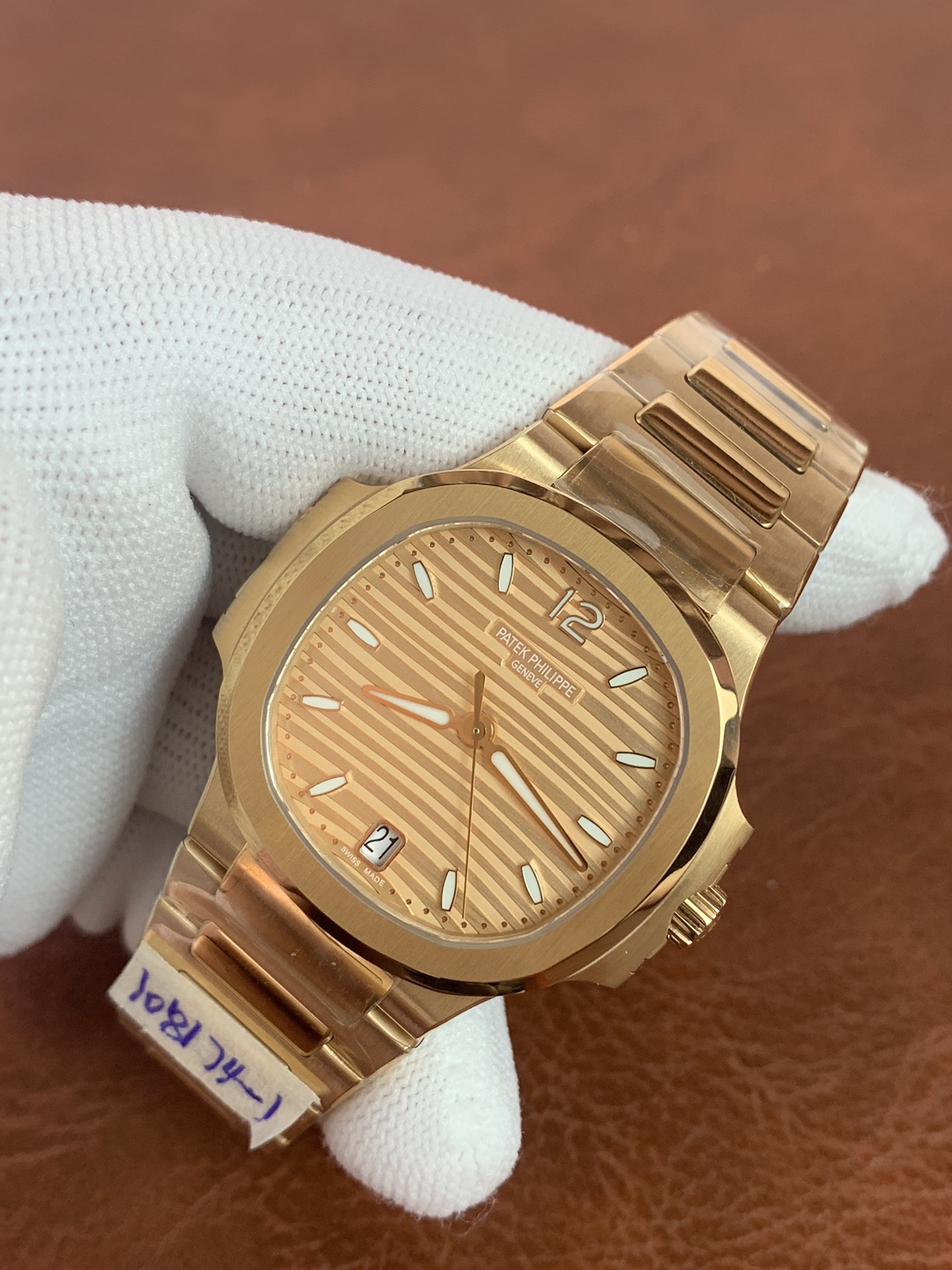 Patek Philippe Nautilus Ladies 35mm 7118/1R-010 - gallery